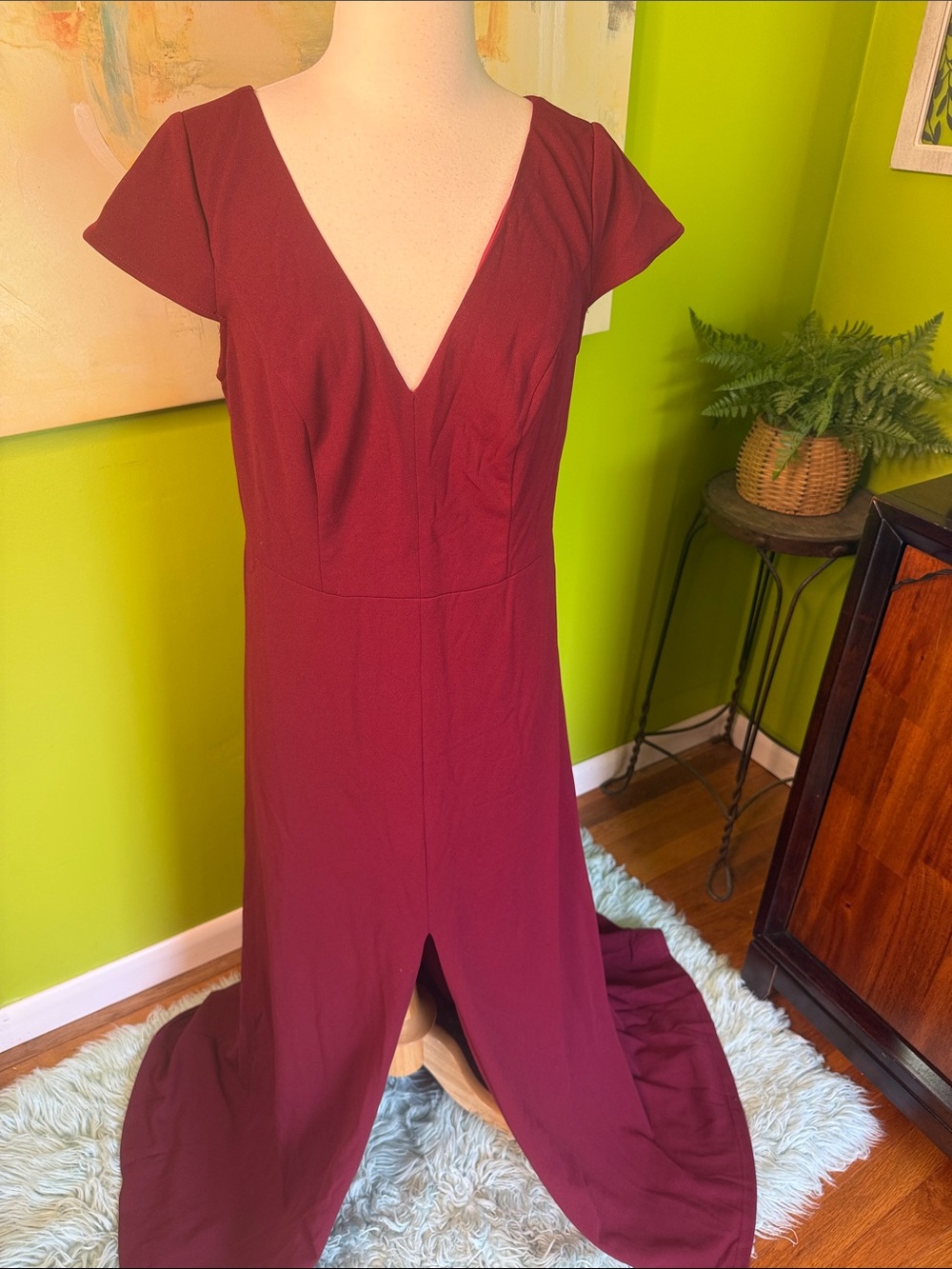 Elegant Burgundy V-Neck Maxi Dress with Front Slit